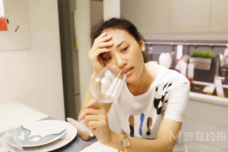 情绪模特