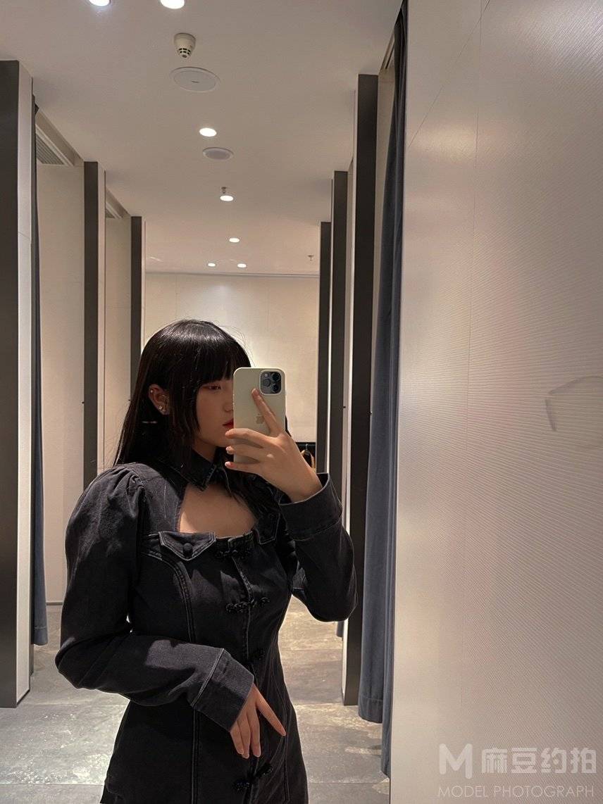 黑白模特