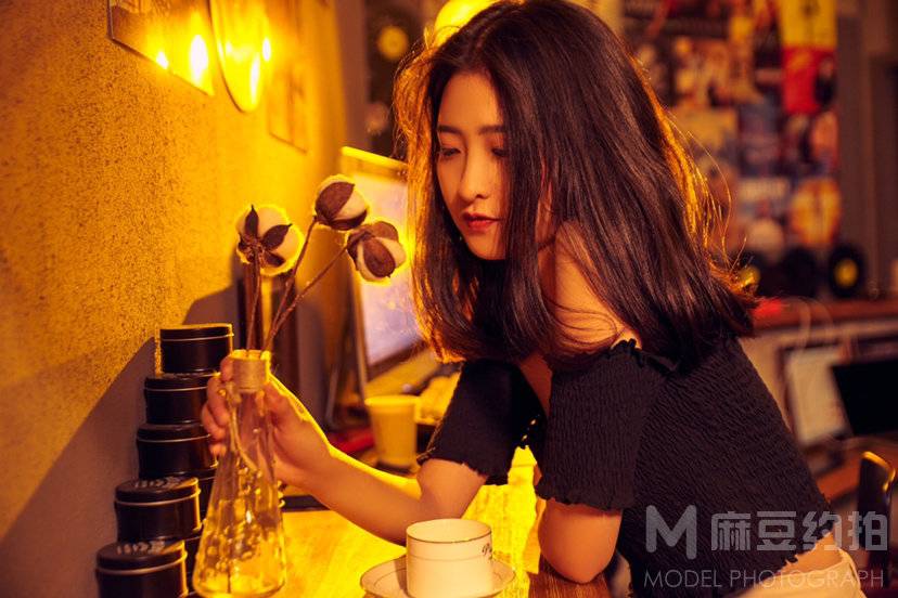 情绪模特
