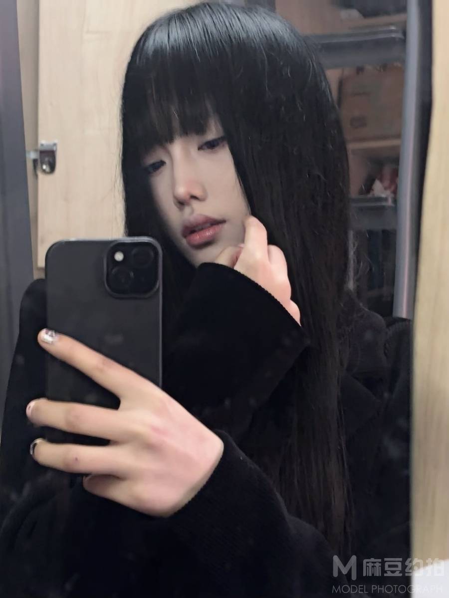 黑白模特