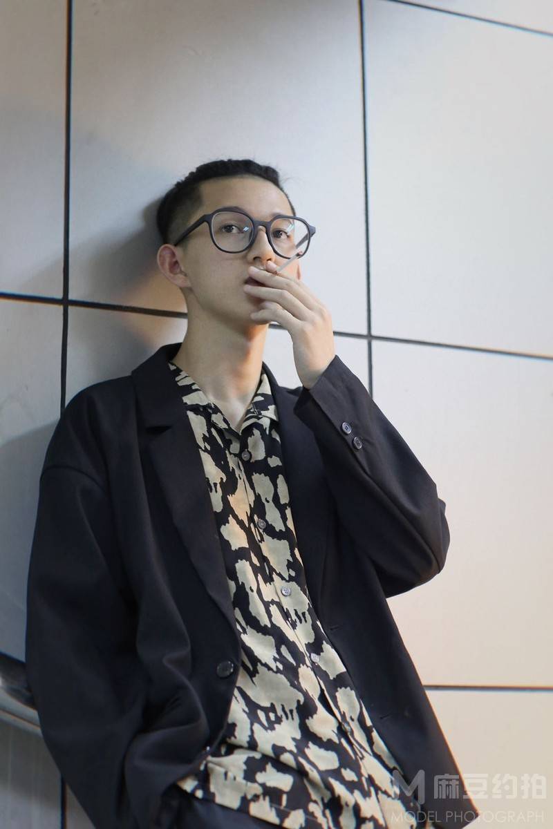 情绪模特