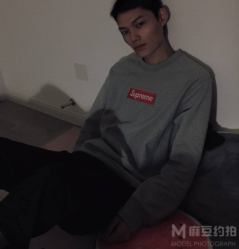 黑白模特