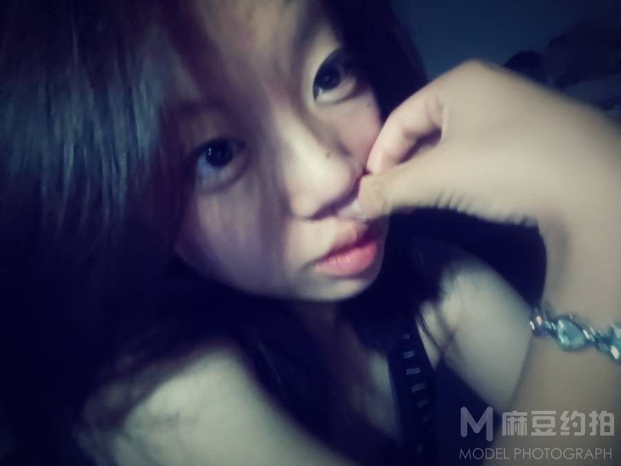 黑白模特