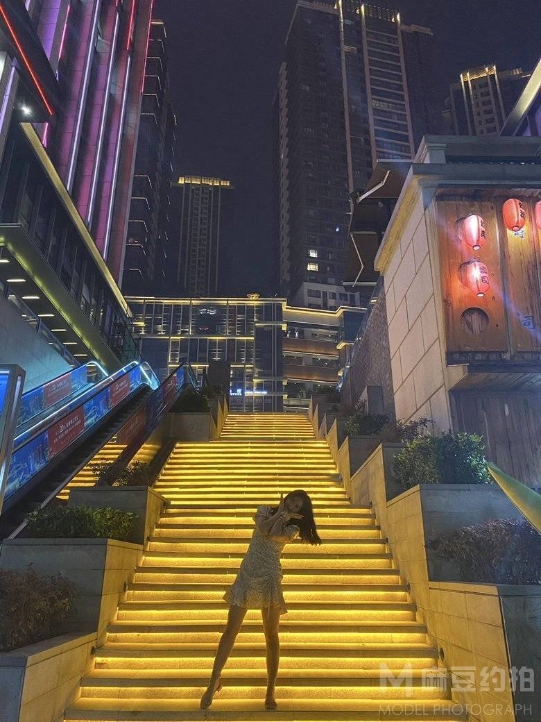 校园模特