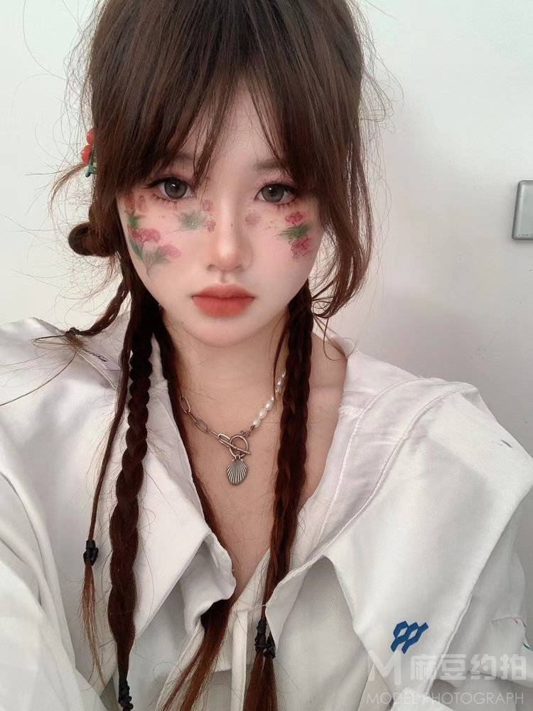 妆容模特