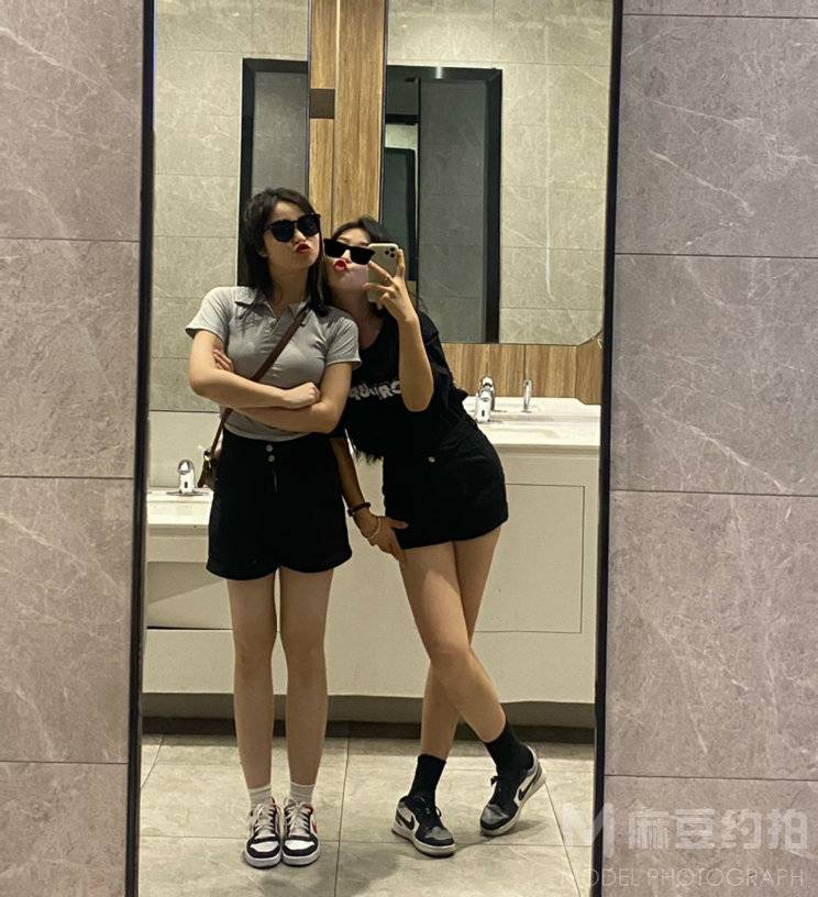 黑白模特