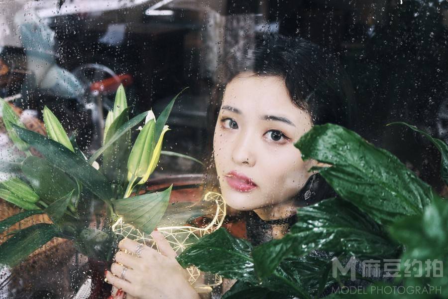 情绪模特