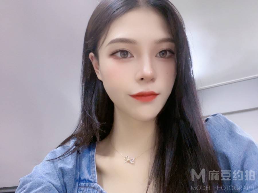 黑白模特