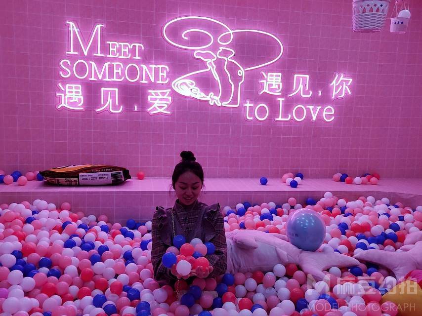 情绪模特