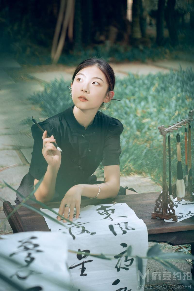 情绪模特