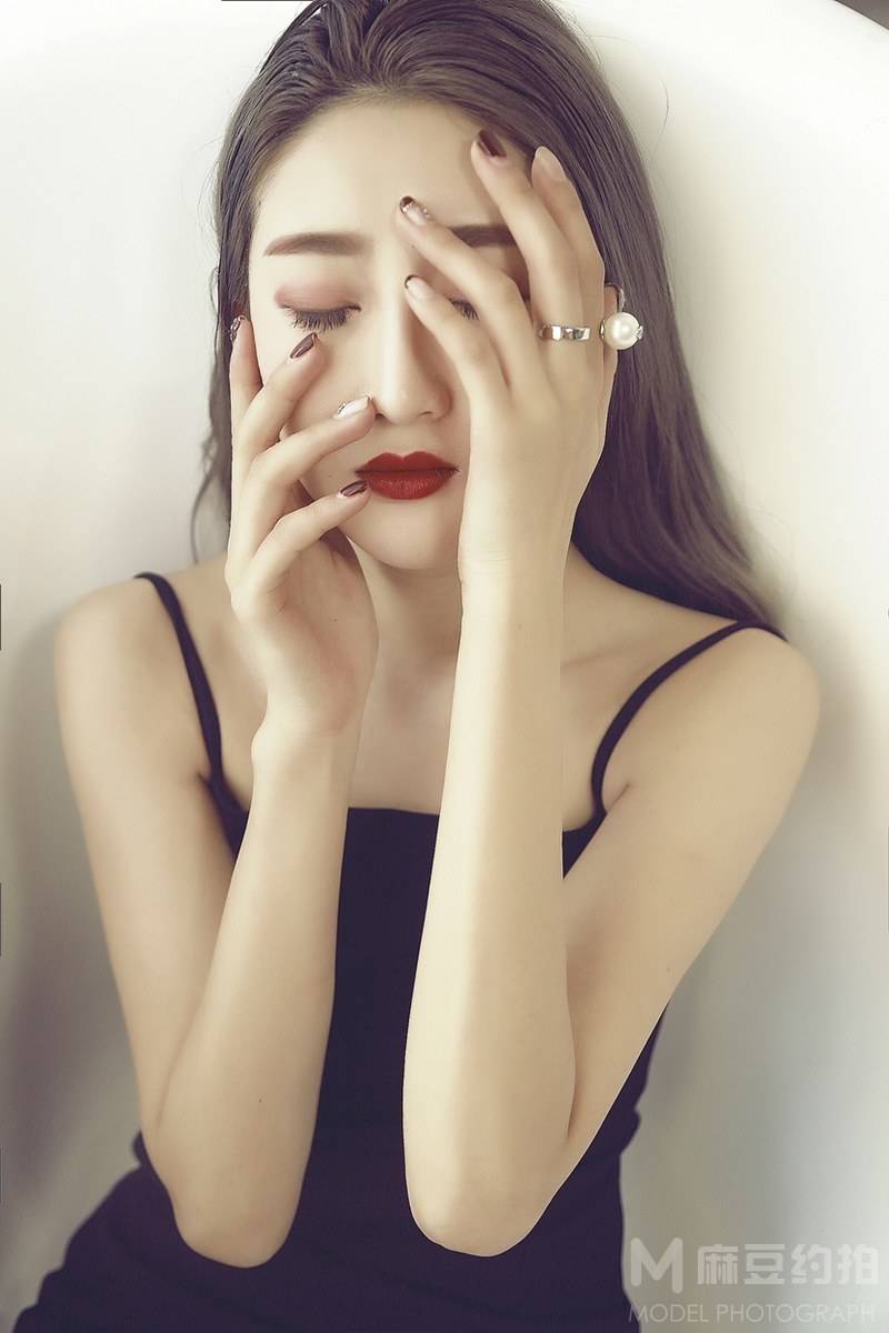 情绪模特