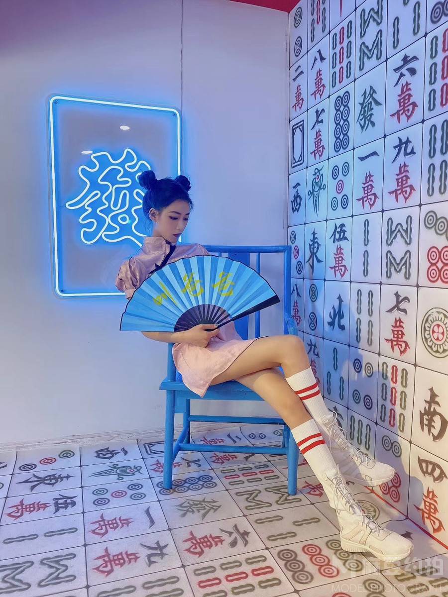 情绪模特