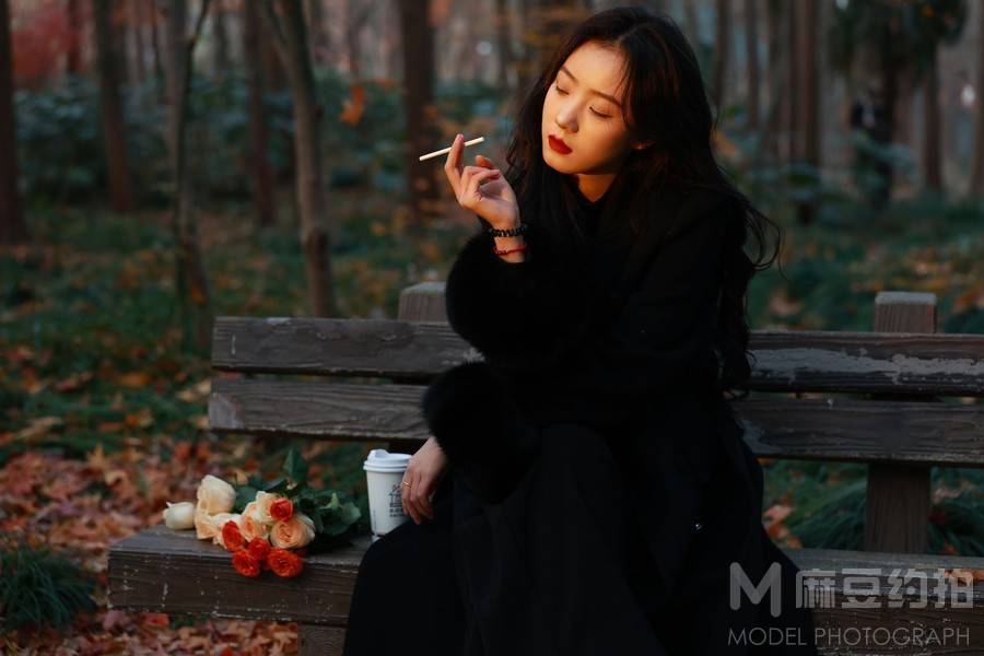 情绪模特
