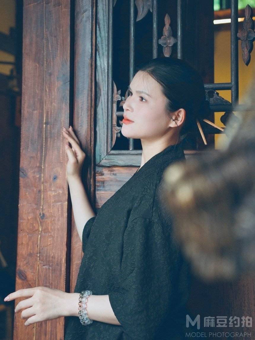 情绪模特