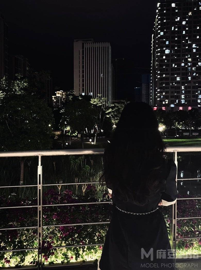 夜景模特
