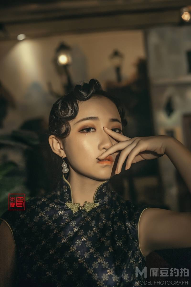 情绪模特