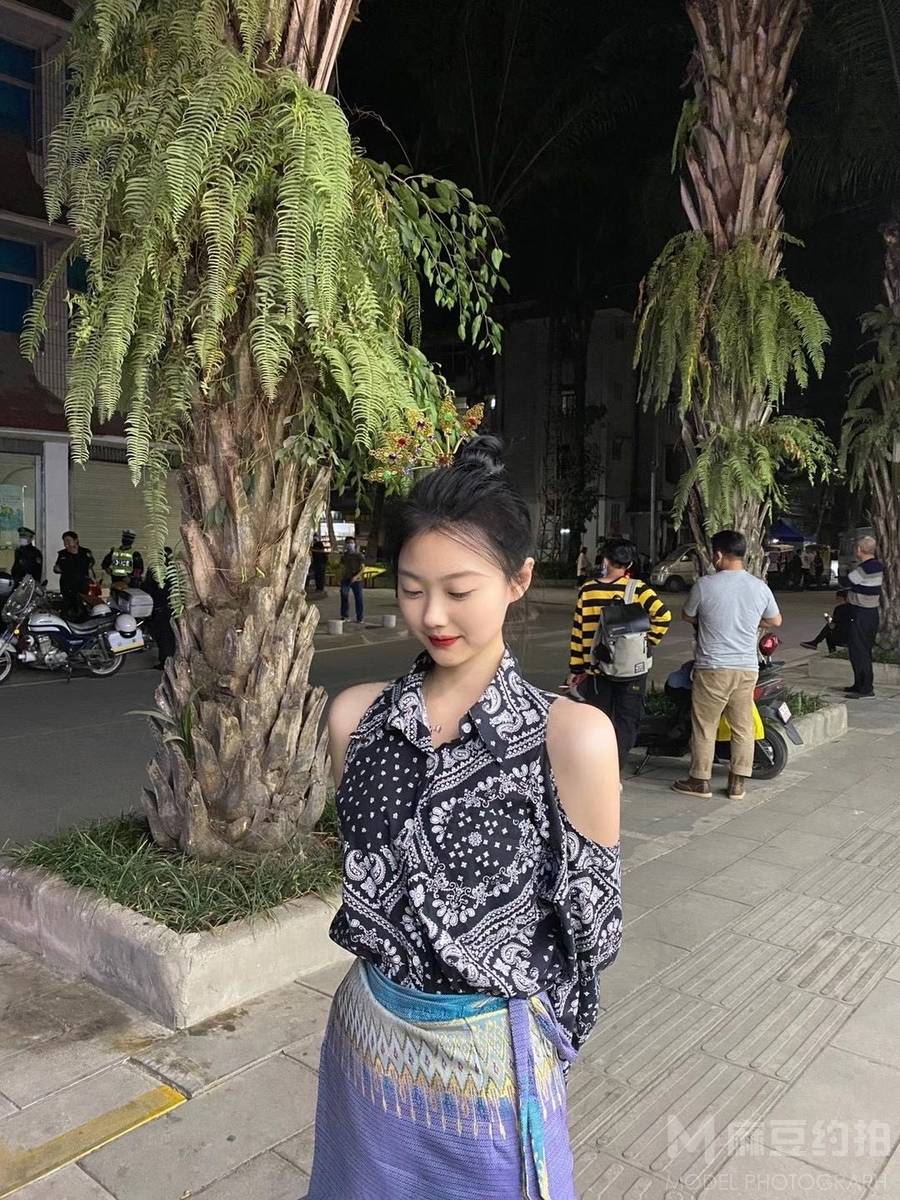 情绪模特