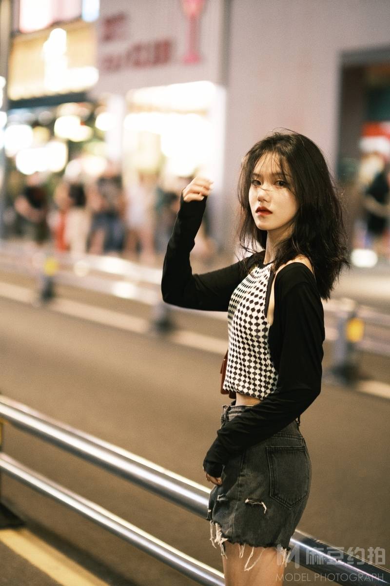 情绪模特