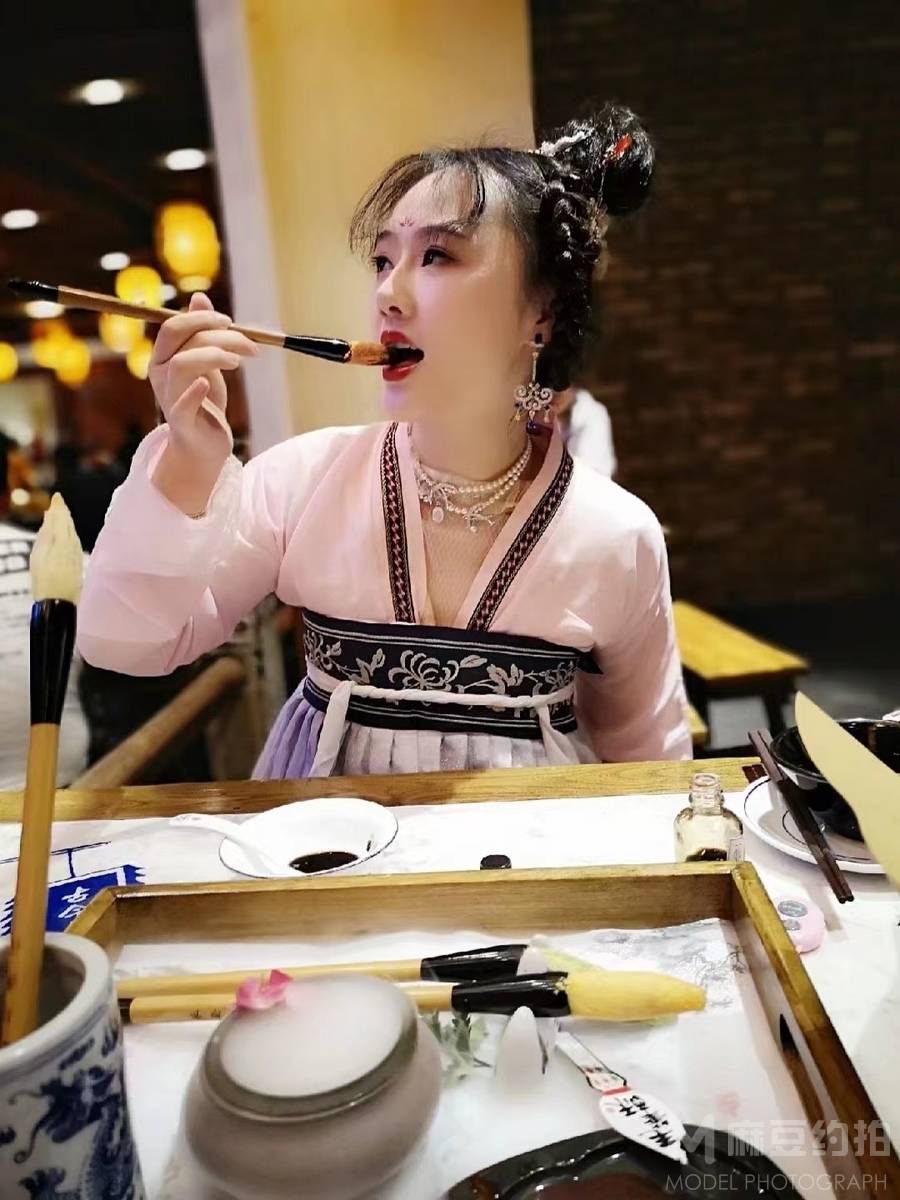 汉服模特