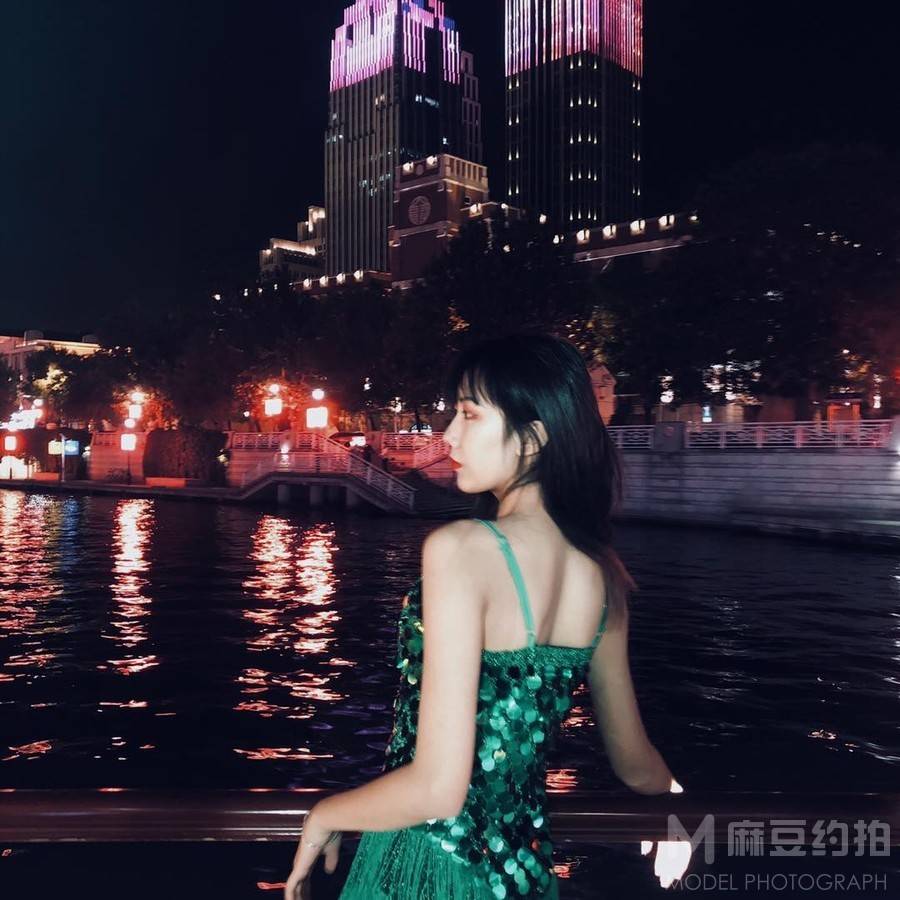 夜景模特