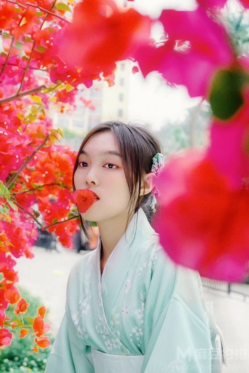 情绪模特