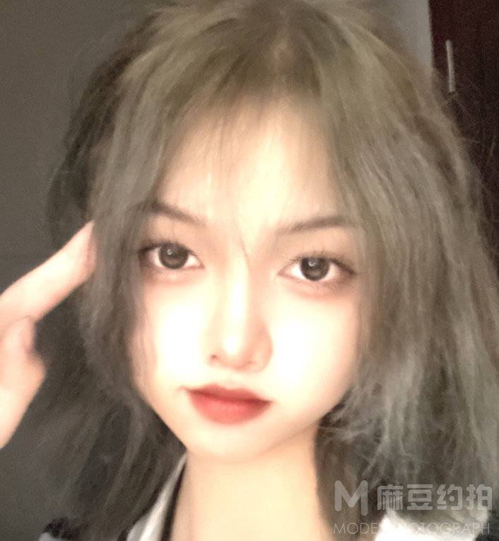 黑白模特