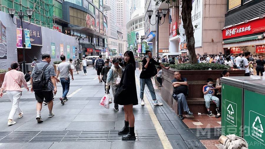 校园模特