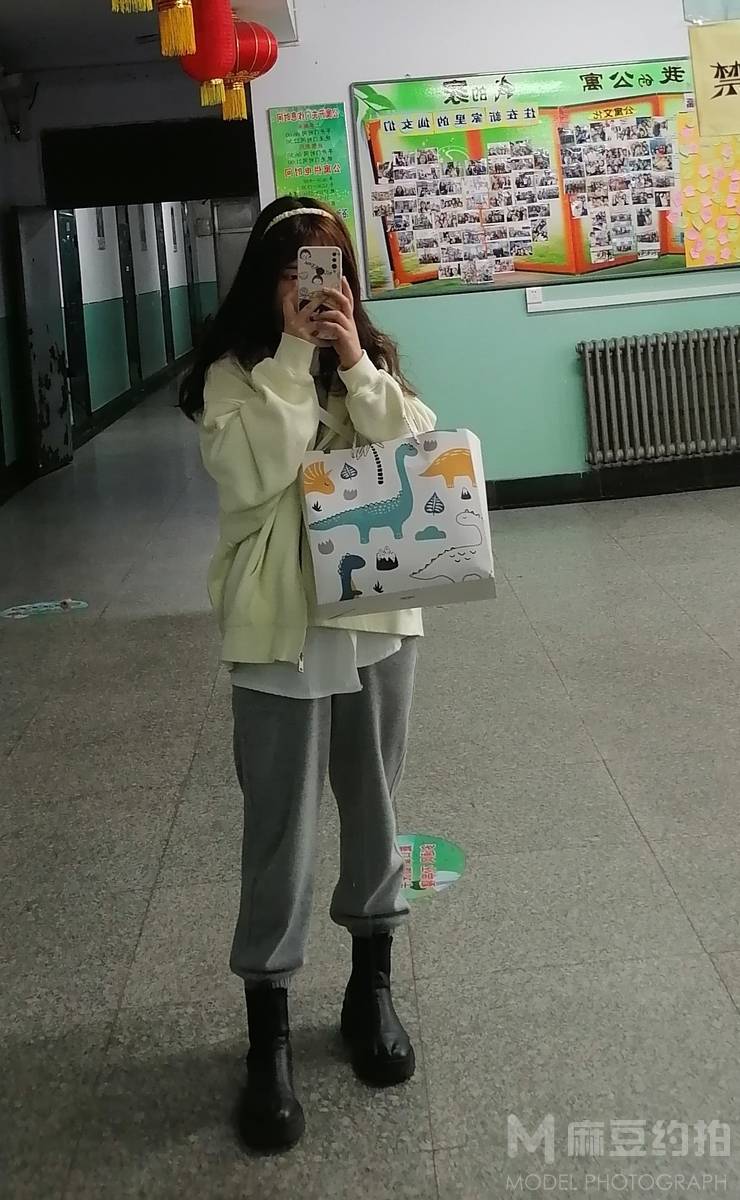 校园模特