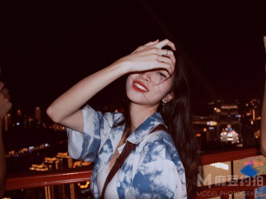 夜景模特