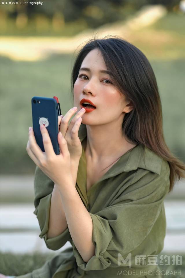 情绪模特