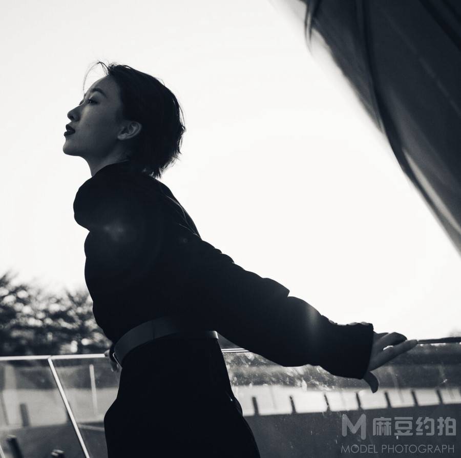 黑白模特