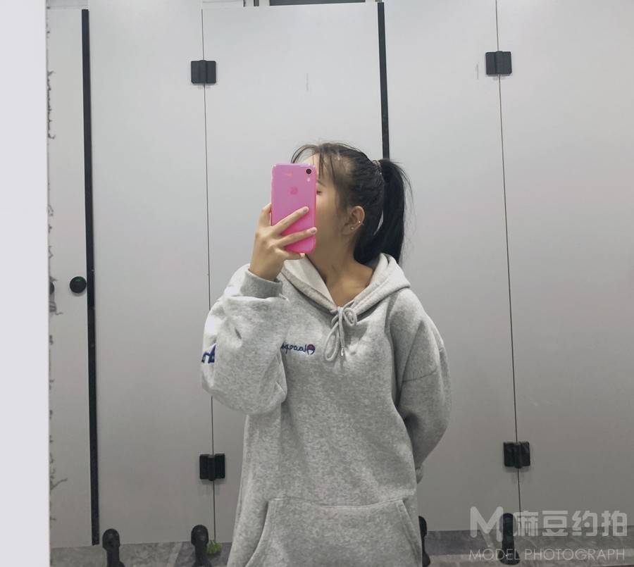 黑白模特