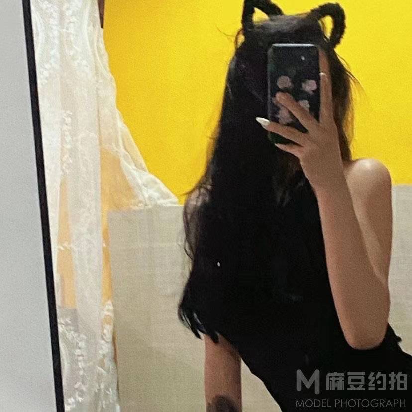 黑白模特