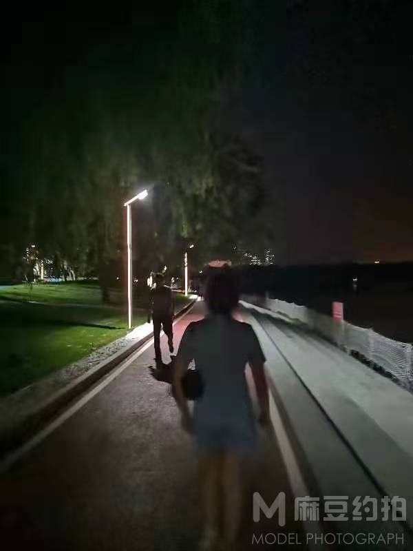 夜景模特