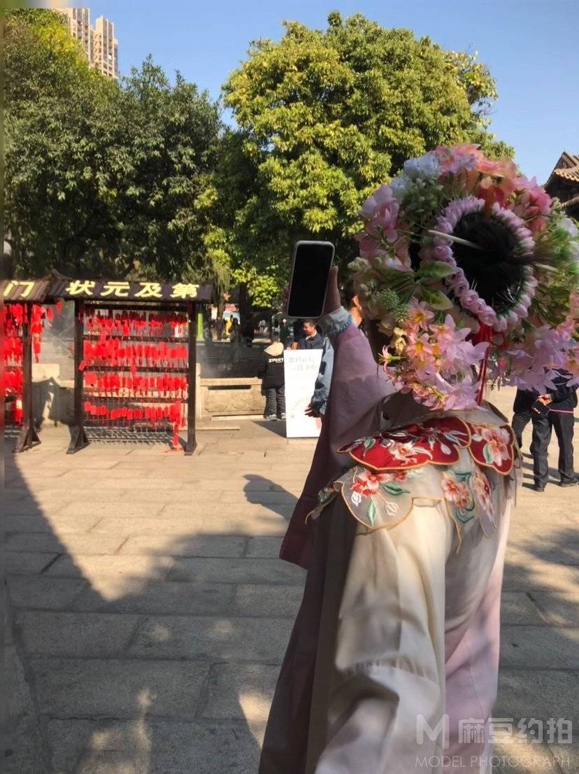 情绪模特