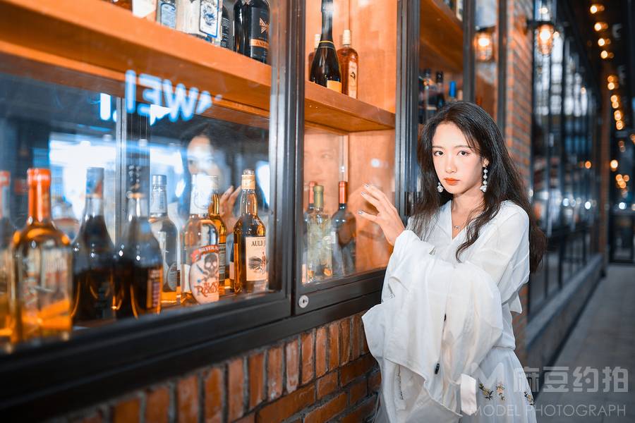 情绪模特