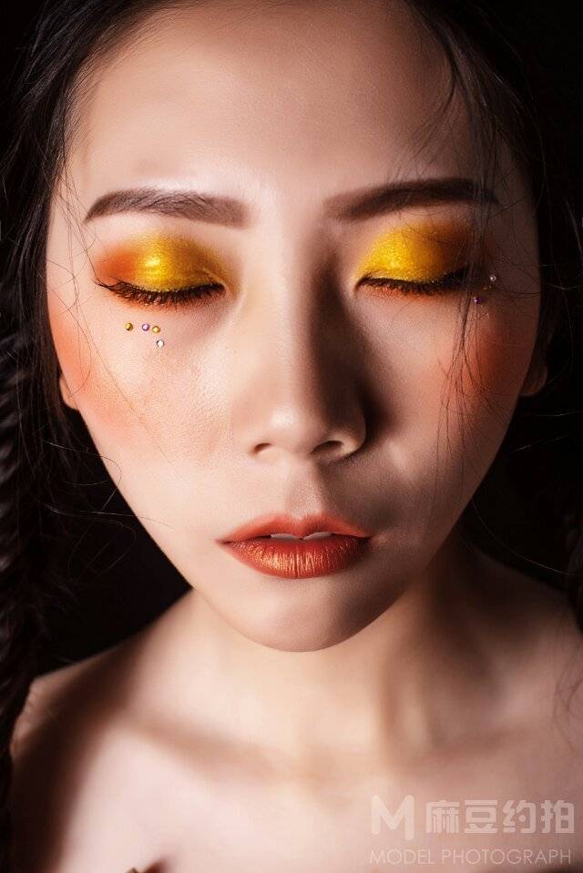 情绪模特