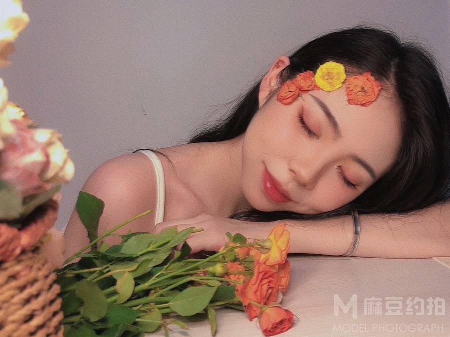 情绪模特