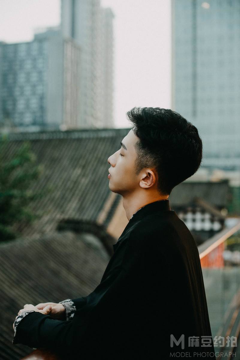 情绪模特