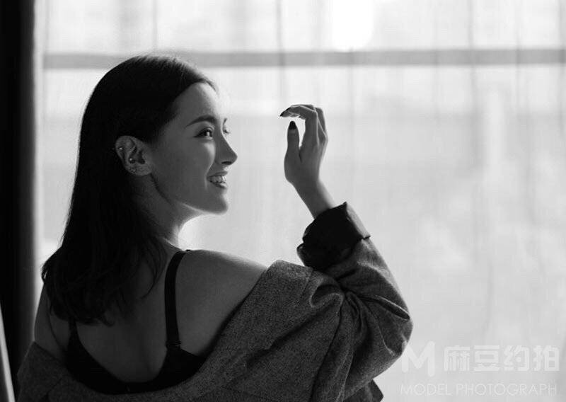 情绪模特