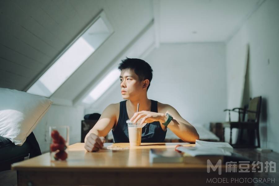 情绪模特