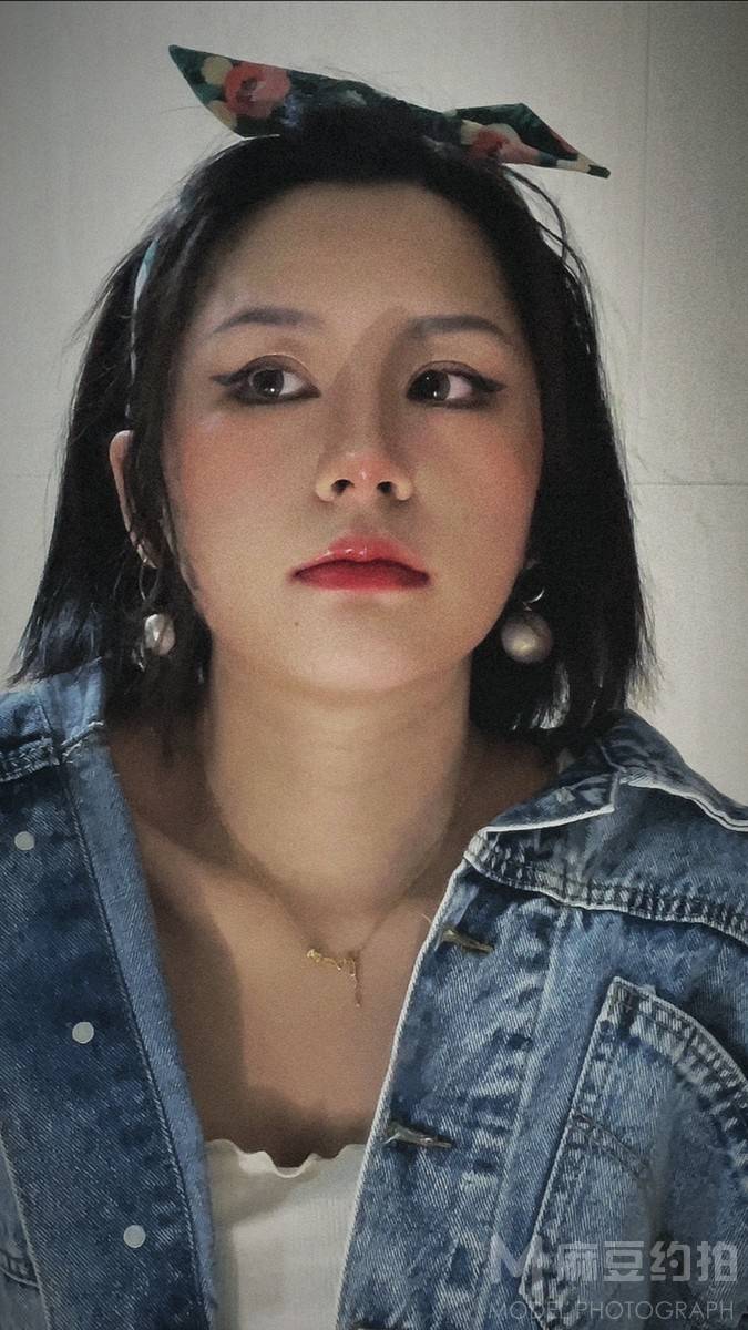 情绪模特