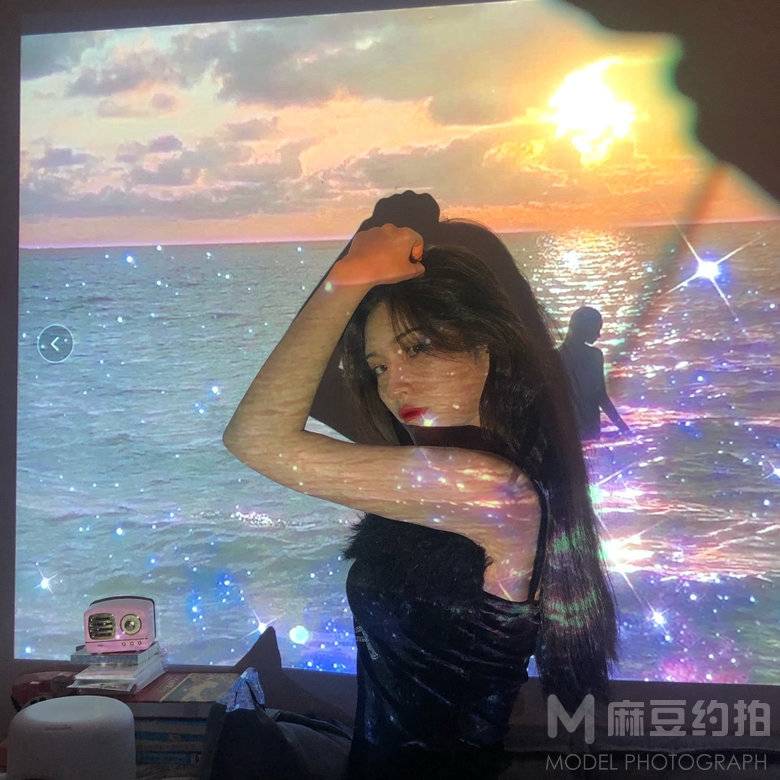 情绪模特