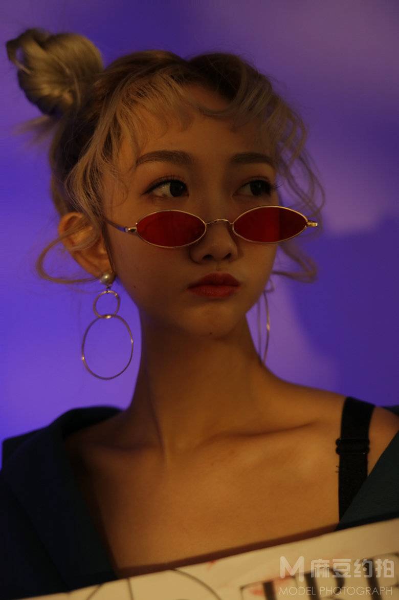 情绪模特