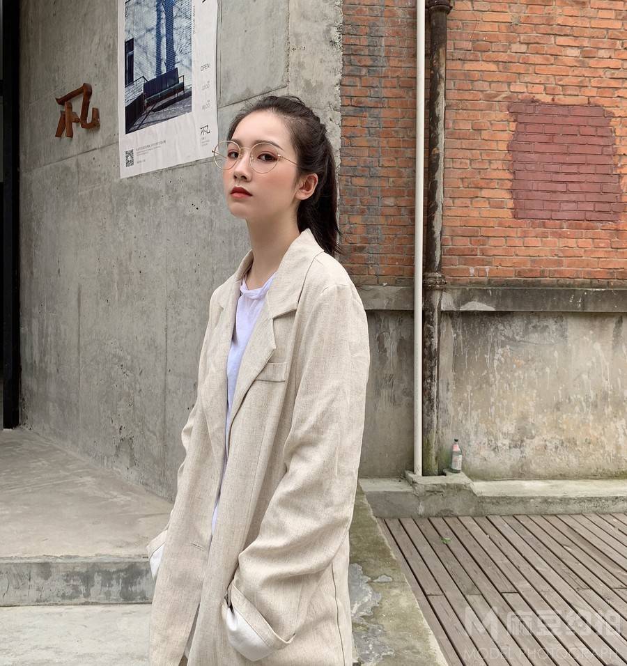 校园模特