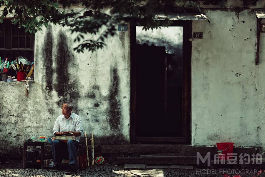 情绪模特
