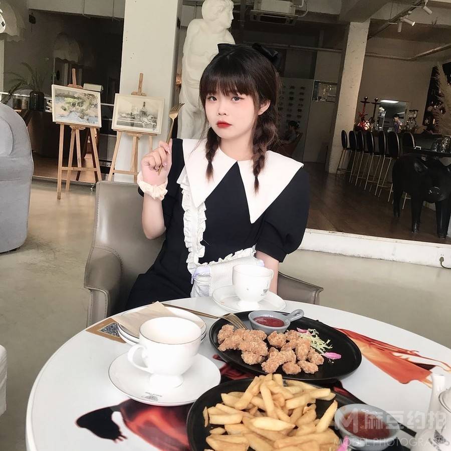 校园模特