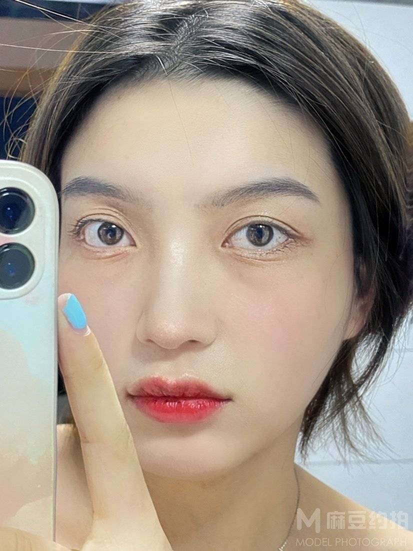 妆容模特