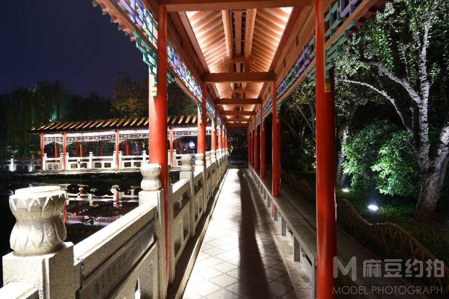 夜景模特