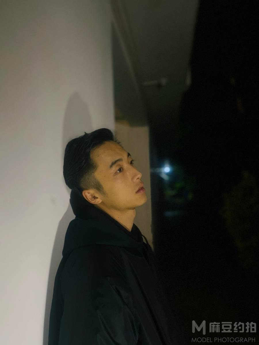黑白模特